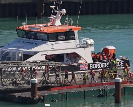UK Ministers Affirm Migrant Returns Deal with France Will Proceed Amid Court Challenge